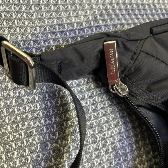 NEW Lululemon Mini Shoulder Crescent Hobo Bag 4L Black - Picture 4 of 6